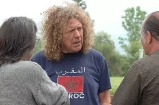 Robert Plant avec un t-shirt du Maroc / Archives - DR