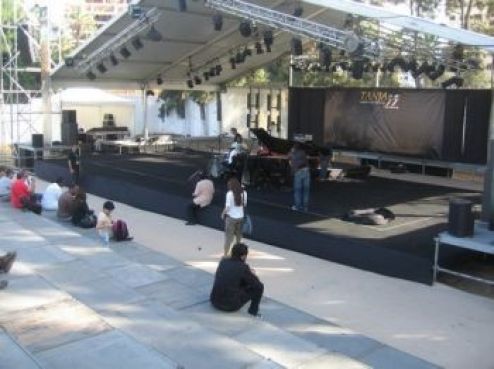 Prise de son : dans l'après-midi, les concerts se préparent... (Photo : Yabiladi.com)