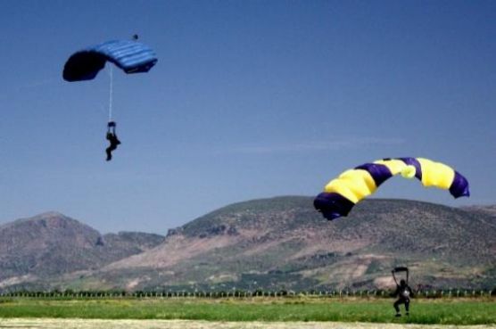 Parachutisme sportif à l'aérodrome d’Oulad Aiche à Beni Mellal. /DR