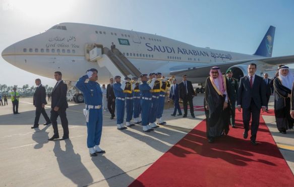 Le roi Salmane d'Arabie Saoudite et le chef du gouvernement Saâdeddine El Othmani, le 25 juillet 2017 à l'aéroport international Ibn Battouta de Tanger. / Ph. sabq