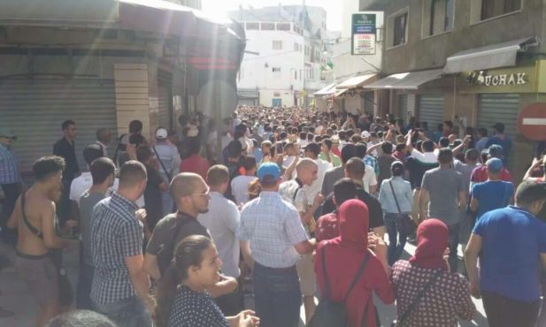 Un des groupes de manifestants ce jeudi 20 juillet à Al Hoceima. / Ph. Twitter Le Rifain