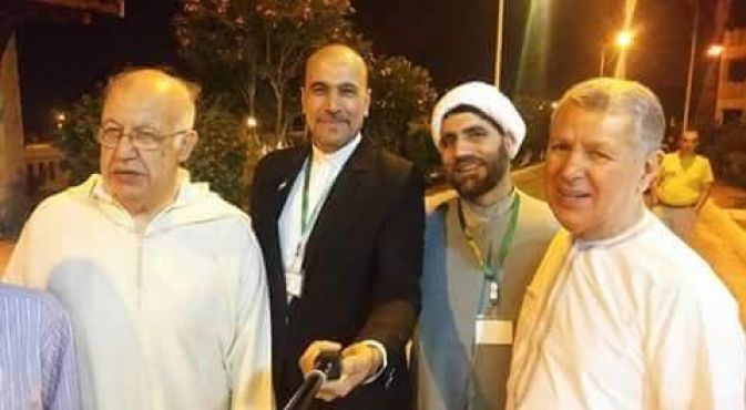 Amir El Moussaoui avec des membres de la communauté chiite marocaine  installée en Europe. / Ph. DR