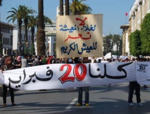 A Rabat, l'avenue Mohammed V est très rapidement noire de monde. Les jeunes du mouvement du 20 février  prennent part au cortège mais ils sont, désormais, loin d'être les seuls à exiger notamment la concrétisation des promesses royales 