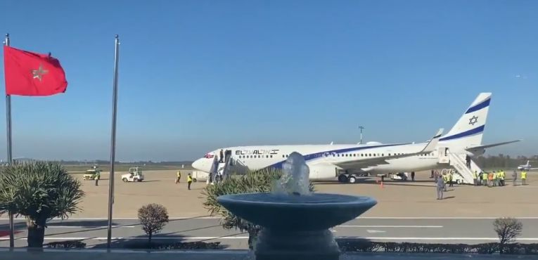 L'appareil de la compagnie aérienne El Al ce mardi après-midi à l'aéroport de Rabat. / DR