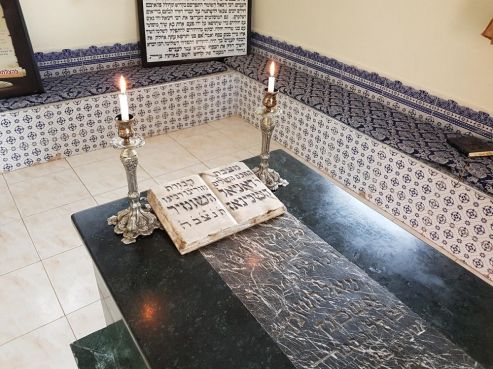La tombe de Rabbi Daniel Hashomer, dans le village de Tougana. / Ph. Rabbimap