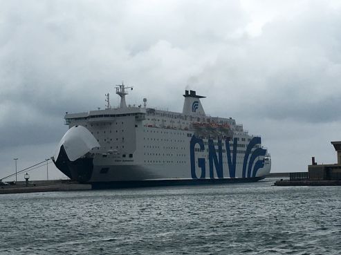 Un ferry du transporteur italien GNV dans le port de Sète. / Archive - Photo Yabiladi.com