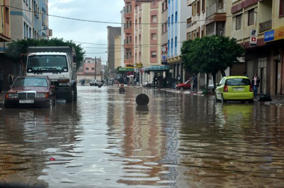 Selon Nadorcity.com, les habitants des quartiers Aarid, Baraka, Chaala, Bouyzazane, Bourourou ont fait savoir que plusieurs de leurs commerces ont été sérieusement endommagés. 