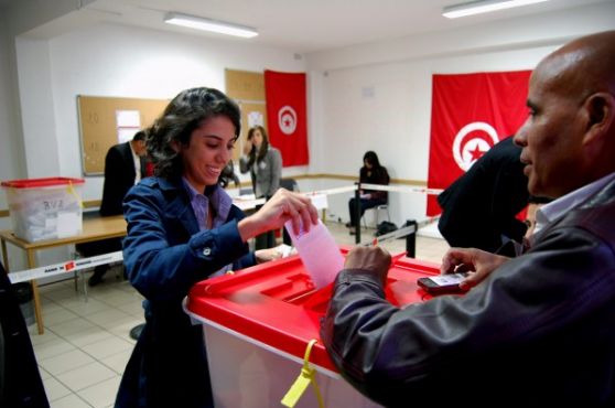 Les femmes, symbole de la citoyenneté pendant l'élection en Tunisie
