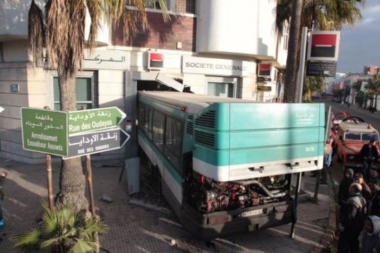 Casablanca : Un bus fonce dans une agence bancaire
