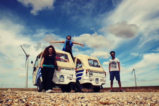 Anass Yakine, Houda Chaloun et Amal Choulli sont trois jeunes bloggeurs marocains qui ont débuté dimanche dernier un voyage très original. /Anass Yakine