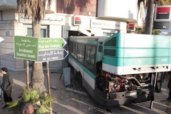 Casablanca : Un bus fonce dans une agence bancaire