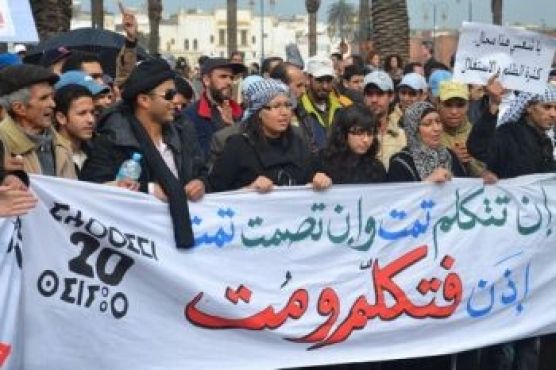 Vers 11h00, les manifestants se sont mis en marche de Bab el Had vers le parlement. Le ciel s'est dégagé, la manifestation a pris de l'ampleur, et la motivation des jeunes du 20 février était palpable... 