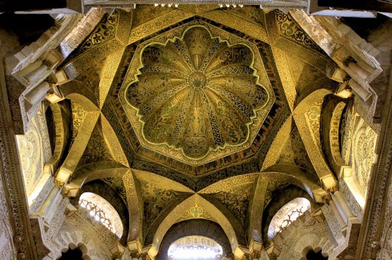  Intérieur du dôme de la mosquée de Cordoue / Ph. Amalrik - Wikipedia