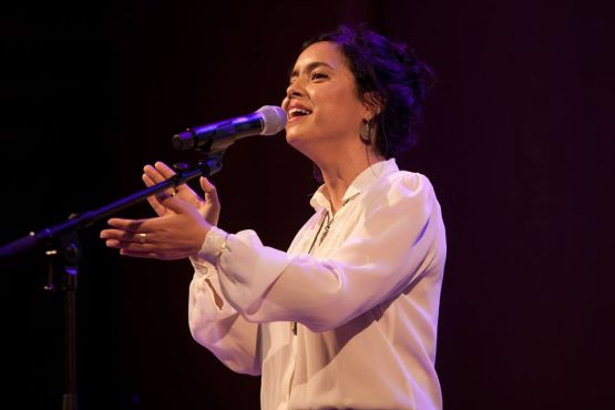 Neta Elkayem chante en darija et offre à son public des chansons inspirées du Maroc et de la culture judéo-marocaine. / Ph. Facebook