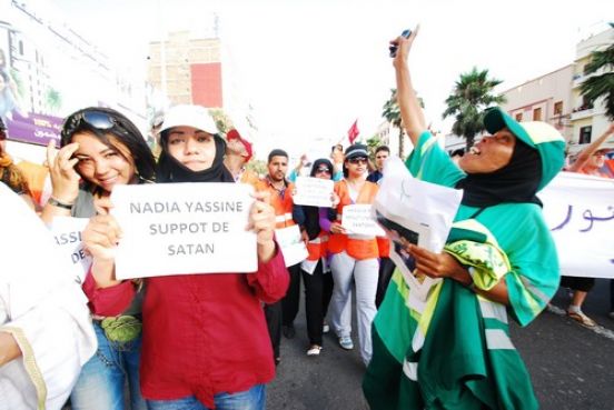 Nadia Yassine qui a fait l’objet d’une campagne de diffamation récemment (des photos de la fille du Cheikh Yassine en Grèce en compagnie d’un homme), est cette fois-ci le « suppôt de satan»