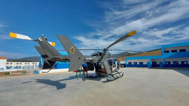 Un hélicoptère médicalisé est arrivé ce jeudi, dans la commune rurale de Tamorot, dans le but de transporter l'enfant à l'hôpital lorsqu'il sera secouru. / DR