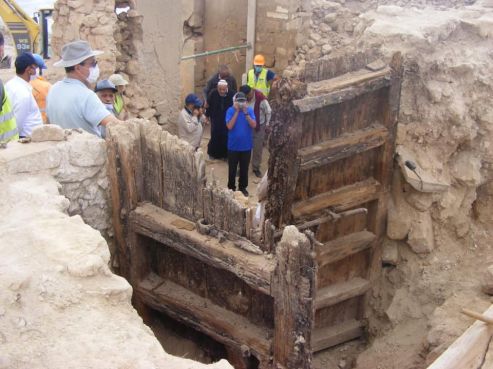 La porte en bois découverte dans la Kasbah d'Agadir Oufella. / Ph. Commune d'Agadir