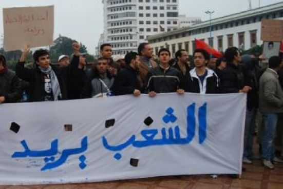 La jeunesse marocaine est venue nombreuse. « Nous avons tardé à passer le témoin à la nouvelle génération et aujourd’hui cette jeunesse est venue le chercher », souligne Mostafa Bouaziz, manifestant et historien.