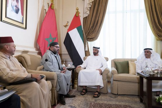Le roi Mohammed VI et le prince héritier des Emirats arabes unis, Mohammed Bin Zayed Al Nahyan, ce lundi à Abou Dhabi. / Ph. Emirates News Agency