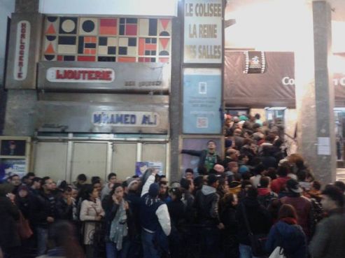 File d'attente au cinéma Colisée de Tunis