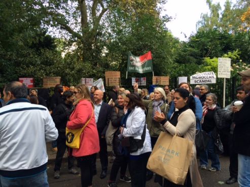 Une manifestation a été organisée devant l’ambassade du Maroc à Londres lundi 10 octobre pour dénoncer le silence des autorités et les reports des audiences. / DR