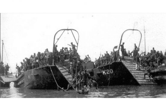 Le débarquemet des troupes espagnoles à Al Hoceima, en 1925.