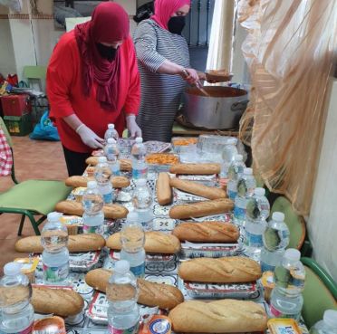 Des bénévoles de l'association Al Amal à Ceuta, mobilisées ces derniers jours pour venir en aide aux migrants arrivés du Maroc. / DR