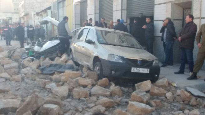 A wall collapsed in Casablanca killing three people and injuring a woman./ Ph. Yabiladi. Mehdi Moussahim