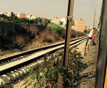 Maroc : Immobilisé sur les rails, un train pris pour cible par des voleurs