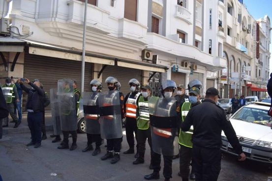 Des forces de l'ordre intervenant pour interdire le sit-in ce dimanche à Casablanca.  / DR