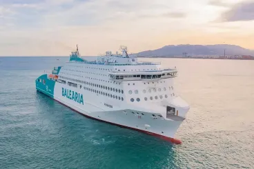 تشغيل أول سفينتين كهربائيتين على الخط البحري طنجة-طريفة بحلول 2027