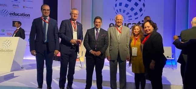 A Moroccan delegation headed by the Moroccan Minister of Education at the UK's World Education Forum. / DR