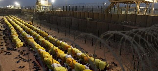 Most of Muslim prisoners are denied access to halal food and proper prayer in the US. / Ph. DR