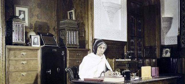 Thami El Glaoui in his Marrakech office./Ph. DR