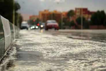 زخات رعدية قوية  مرتقبة يومي الأربعاء والخميس بعدد من مناطق المملكة