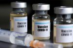 France : Le vaccin anti-covid d'AstraZeneca n'est pas recommandé aux plus de 65 ans