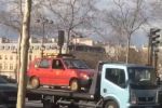 Derrière le mystère du taxi rouge casablancais aperçu à Paris