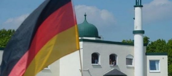 Germany : The police opens an investigation after a mosque was put on fire