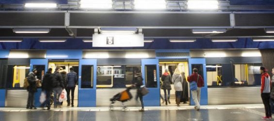 Migrants at a train station in Sweden./Ph. DR