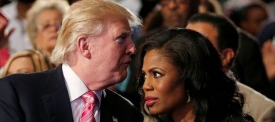 President Donald Trump with his former aide Omarosa Manigault./Ph. DR