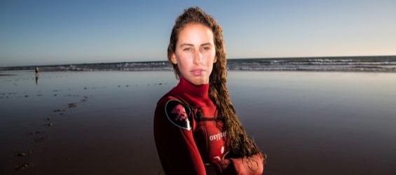 Meryem El Gardou, a Moroccan surfer./Ph. PRT : Mary Mathis