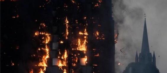 Grenfell Tower in London burning./Ph. Reuters