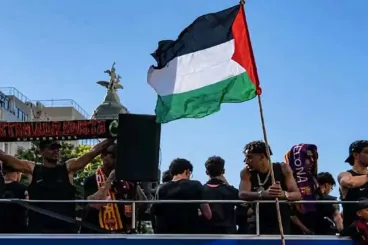 دعوات لمقاطعة نادي برشلونة في إسرائيل بعد رفع لامين جمال العلم الفلسطيني