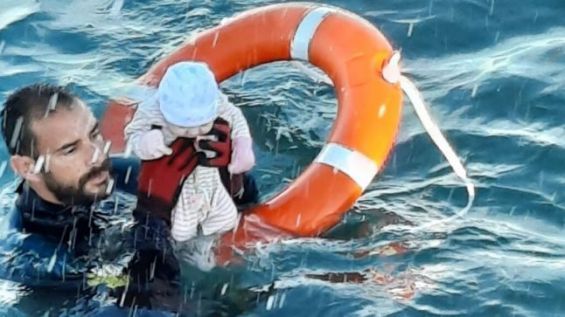 Is The Photo Of The Toddler Rescued In Ceuta Fake