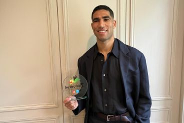 Ligue 1 : Achraf Hakimi reçoit le prix Marc-Vivien Foé du meilleur joueur africain