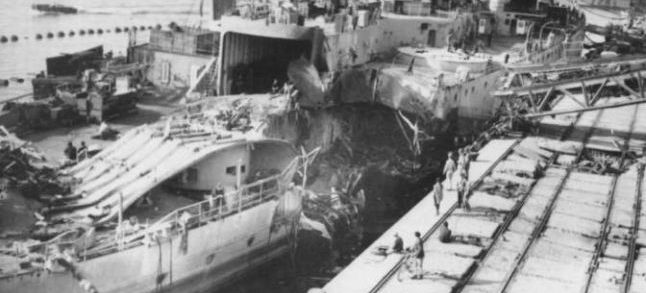 The Jean Bart battleship at the port of Casablanca on November 10, 1942. / DR