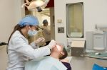 A risque, la profession des dentistes s'organise pour maintenir un cabinet d'urgence par province