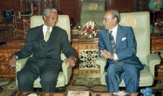 King Hassan and Nelson Mandela during his visit to Morocco in 1994./Ph. DR