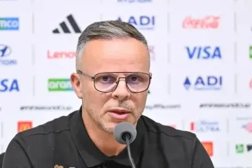 الجامعة الملكية المغربية لكرة القدم تجدد الثقة في مدرب المنتخب الوطني محمد وهبي