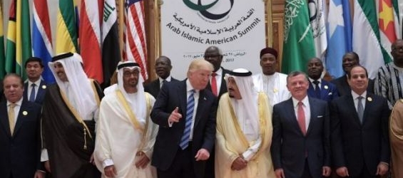 Donald Trump, King Salman of Saudi Arabia, Jordanian King Abdullah II and Egyptian President Abdel Fattah al-Sissi at the Islamic-American Summit in Riyadh on May 21, 2017. / Ph. Mandel Ngan - AFP